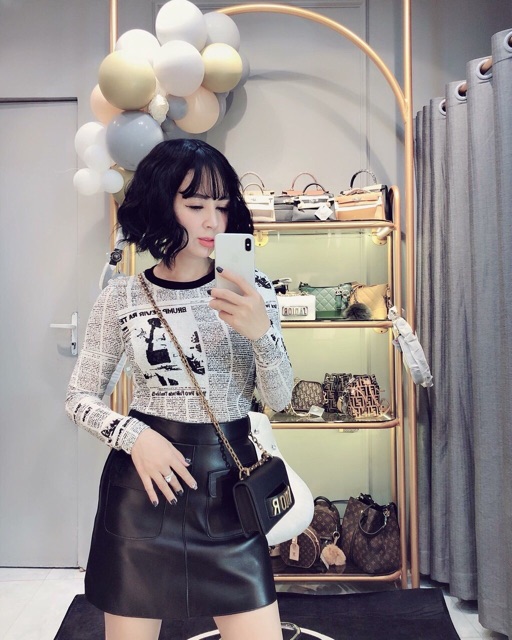 Áo giấy hoạ tiết báo hot trend