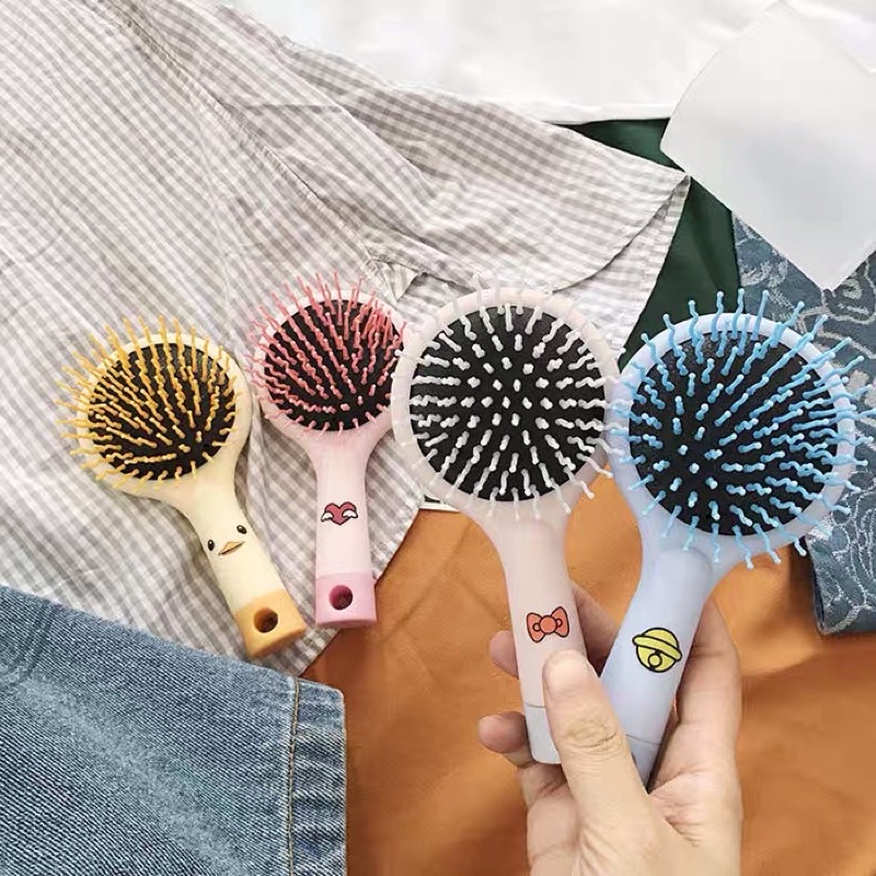 Lược gai massage gỡ gối tóc mini cầm tay kèm gương 2 trong 1 in hình siêu cute nhiều màu dể thương cho nữ LMSG047