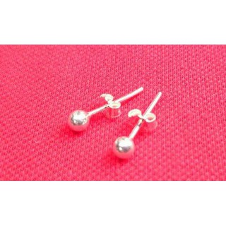 1 chiếc nụ tai bi bạc