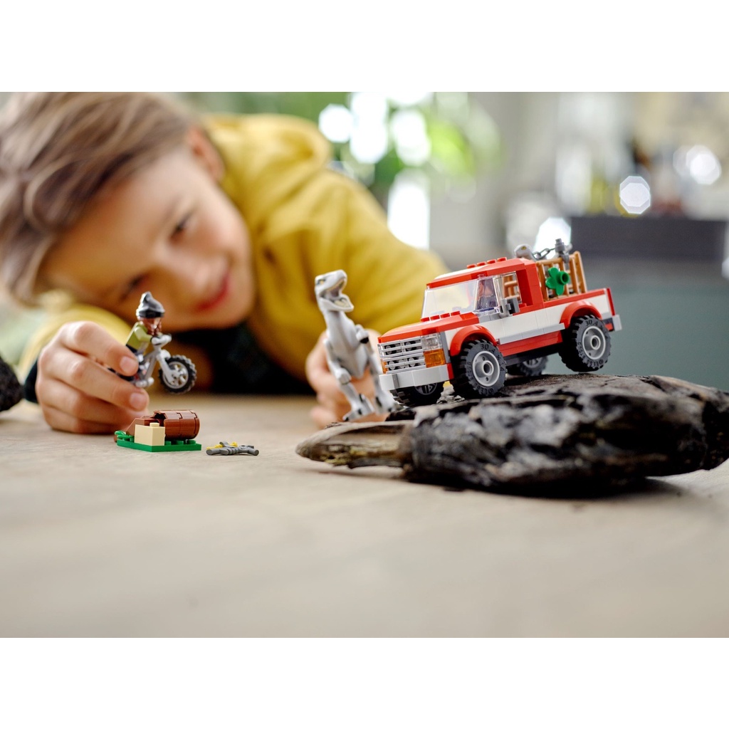 LEGO Jurassic World 76946 Truy đuổi khủng long Velociraptor Blue & Beta