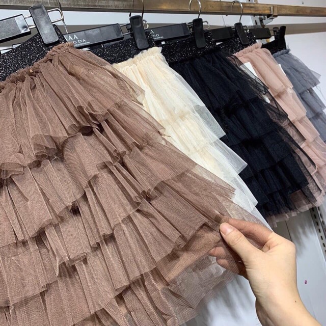 Chân váy tầng ngắn