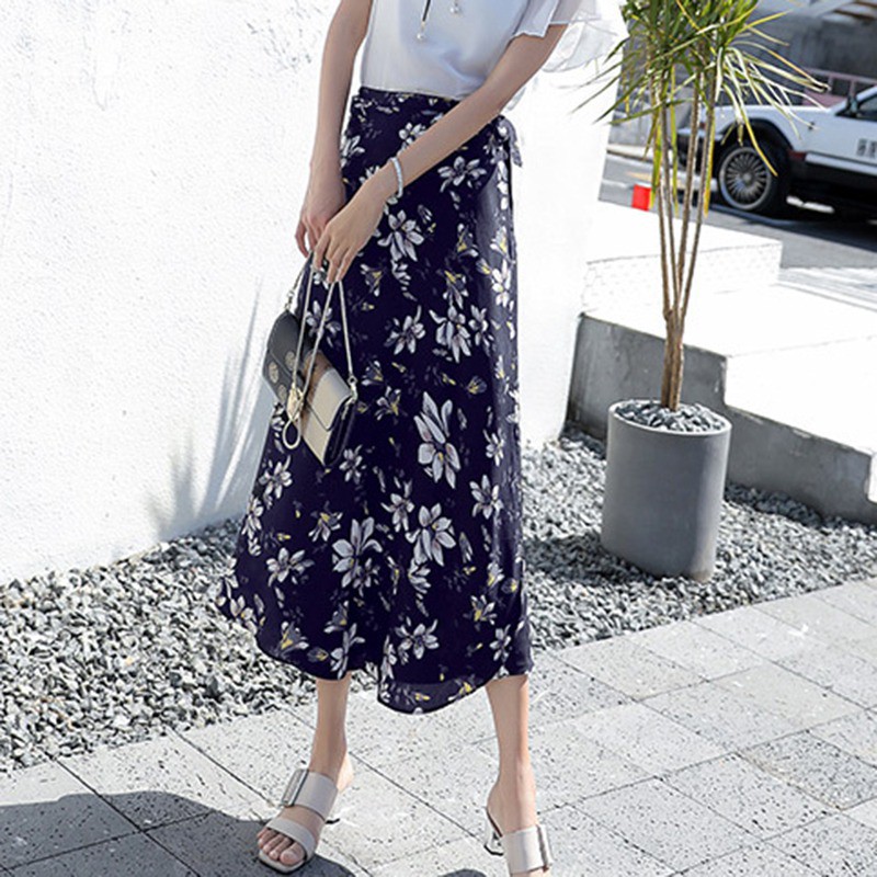Chân váy chất Chiffon hoạ tiết hoa thiết kế xẻ quyến rũ | BigBuy360 - bigbuy360.vn