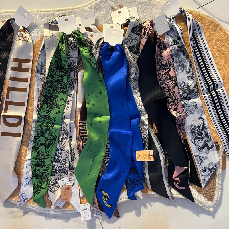 Khăn dài quấn túi xách in hoa văn đẹp cao cấp - Maben