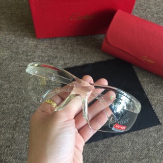 Kính chống bụi đi đường