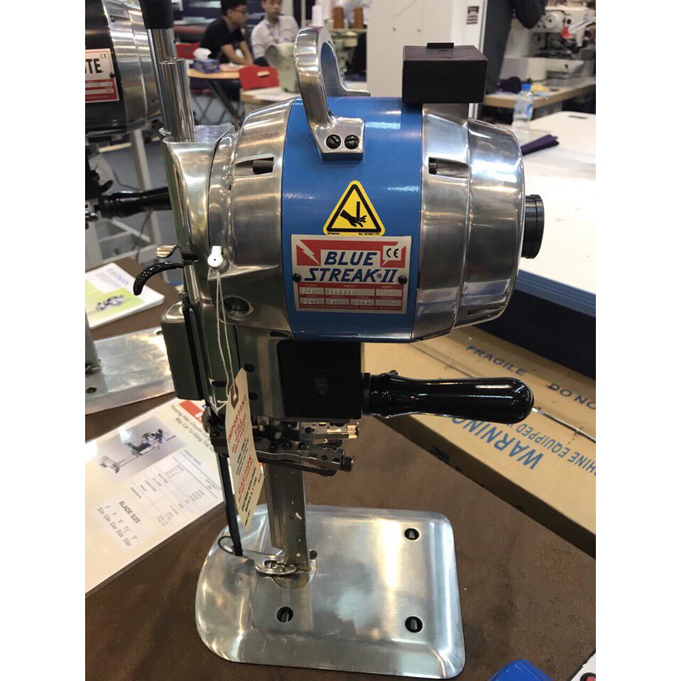 Máy Cắt Vải Đứng East Man - 629X