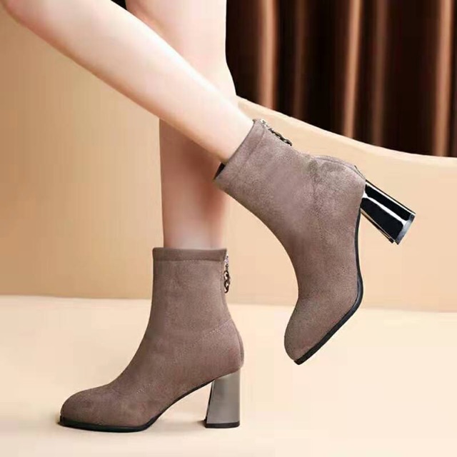 Bos da lộn mấu mới khoá 5G | BigBuy360 - bigbuy360.vn