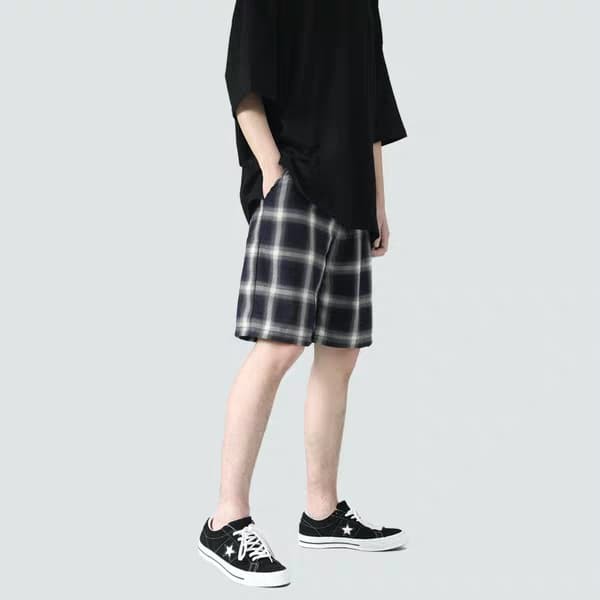 Set đồ áo phông trơn và quần đùi kẻ caro