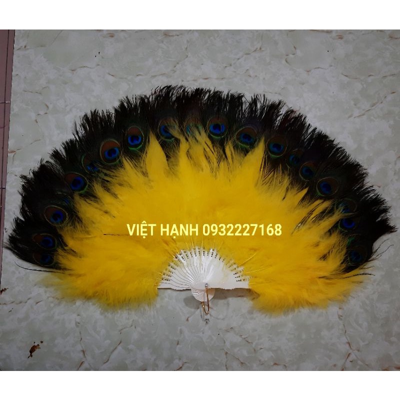 Quạt lông công Hầu Đồng , biểu diễn .