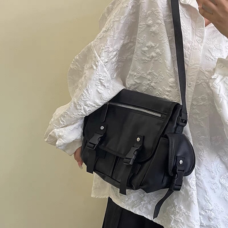 TÚI ĐEO CHÉO NAM NỮ DA TRƠN ĐEN BÓNG NHẸ CAO CẤP