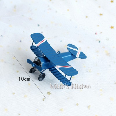 Trang trí máy bay xanh (nhựa)