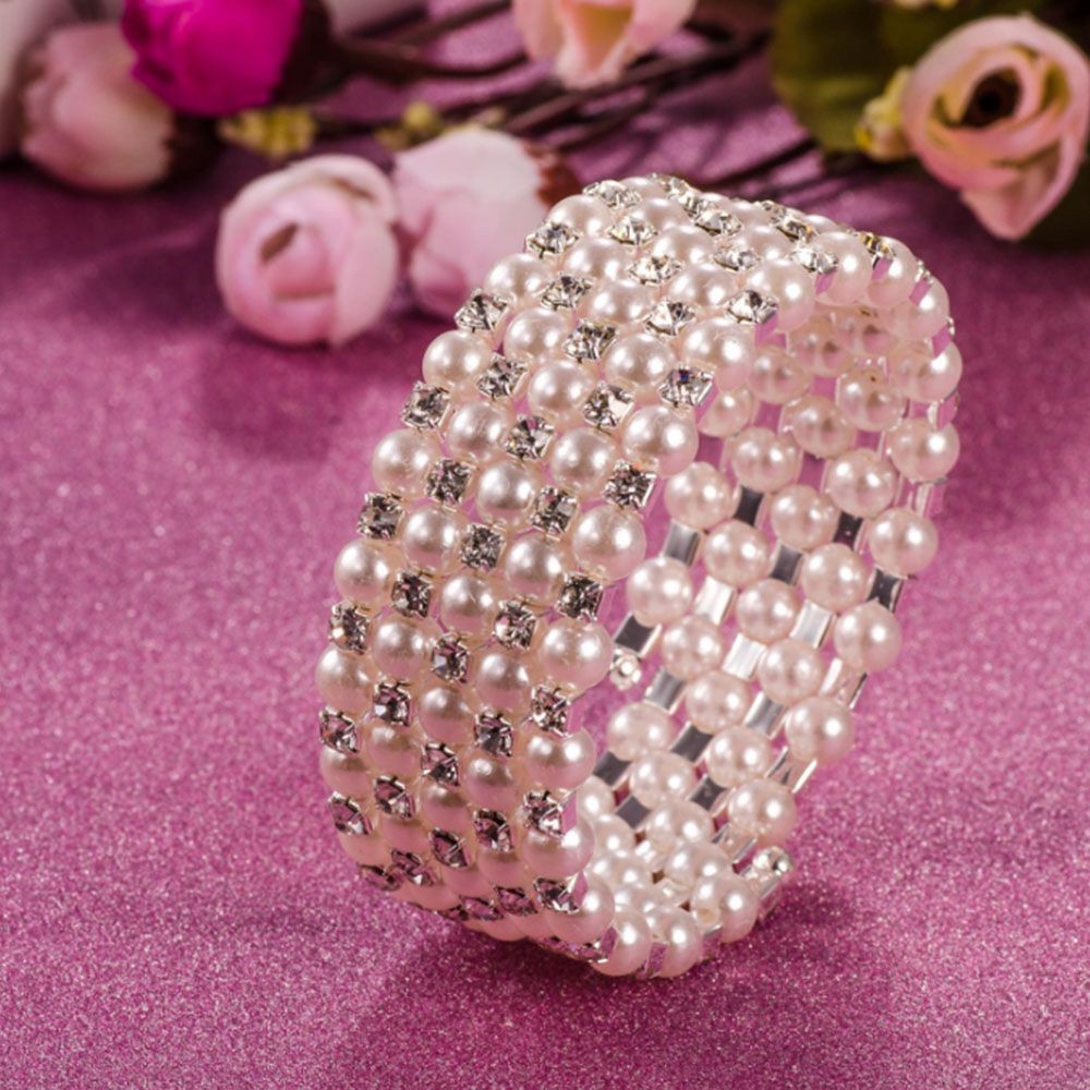 Vòng tay đính hạt quyến rũ