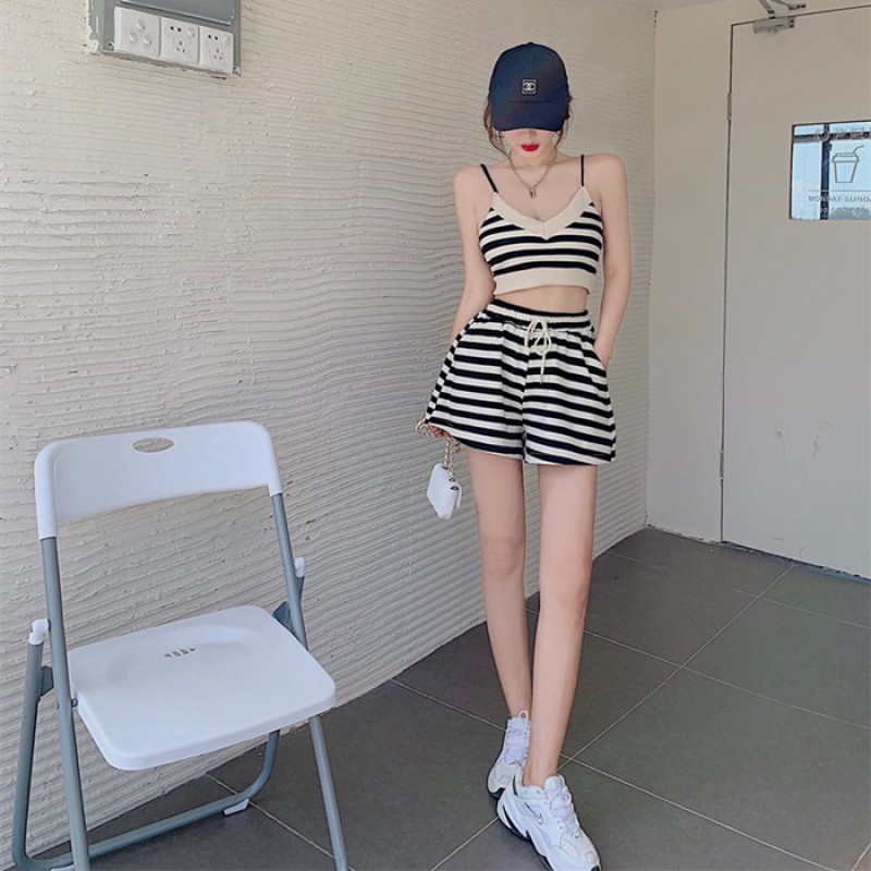 Set Áo Hai Dây Họa Tiết Kẻ Sọc Và Quần Ngắn Ống Rộng Thời Trang Dành Cho Nữ | BigBuy360 - bigbuy360.vn