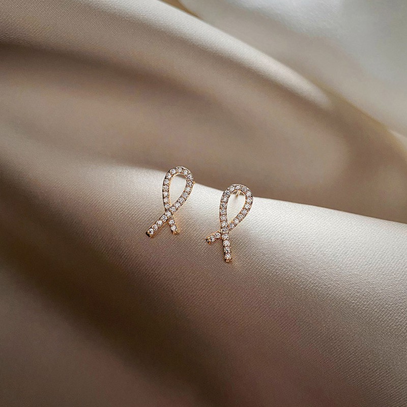 Khuyên Tai Đính Đá Phong Cách Retro C69