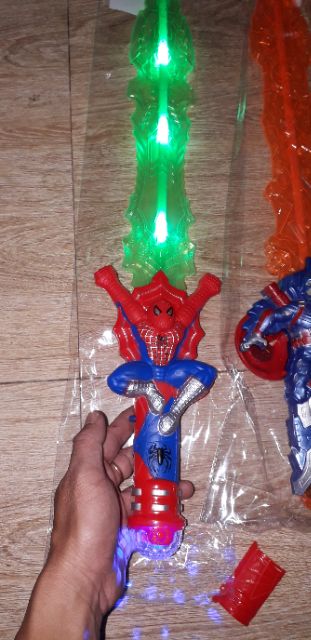 Mô hình 1 thanhkiếm dài 60cm bằng nhựa có nhạc và đèn led rất đẹp kèm pin