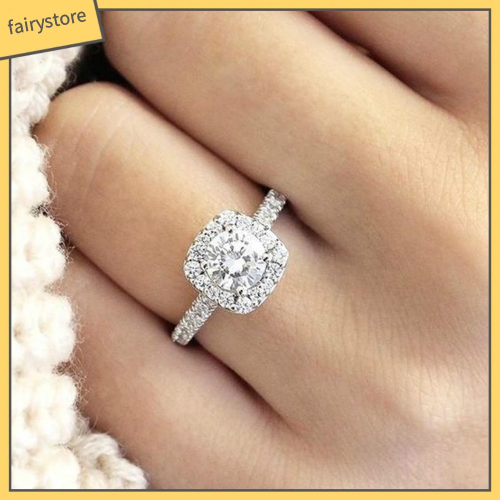 Nhẫn đính đá pha lê sang trọng cho nữ