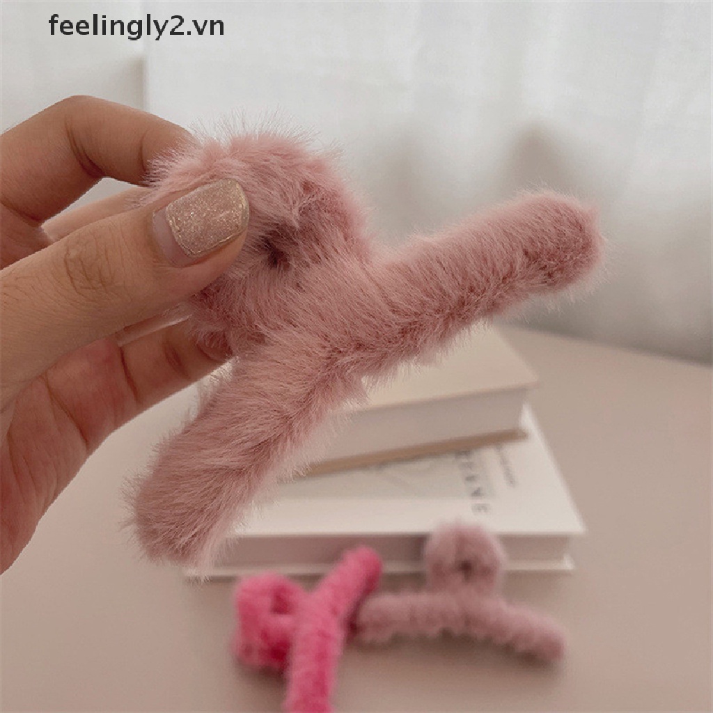 Kẹp tóc acrylic phối vải lông thanh lịch thời trang dành cho nữ