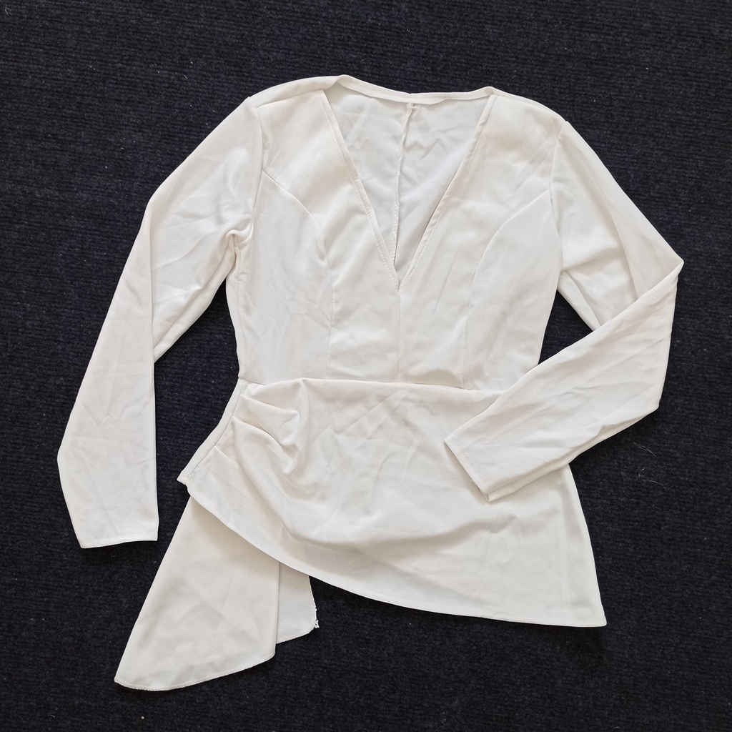 Áo kiểu peplum màu trắng