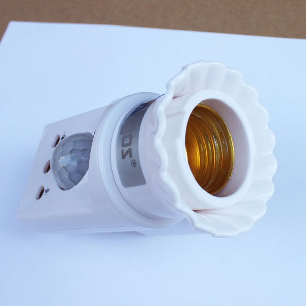 COMBO ĐUÔI ĐÈN CẢM ỨNG HỒNG NGOẠI E27 có phích cắm - TR01 + BÓNG ĐÈN LED ĐUÔI VẶN TRÒN E27 20W-220AC.