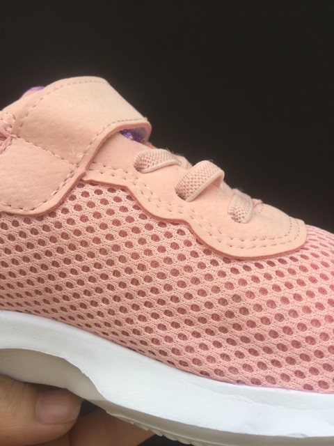 Giầy thể thao bé gái