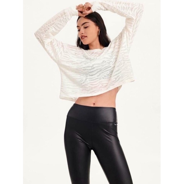 Áo Croptop DKNY xuất xịn