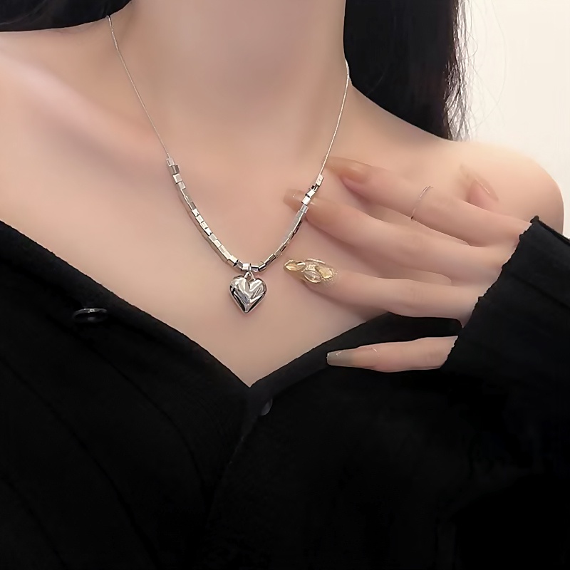 Vòng cổ Thép Titan Mặt Vuông Hình Trái Tim Ba Chiều Thời Trang