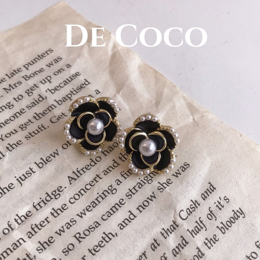 Bông tai hoa đen đính hạt trai Black Rosé decoco.accessories