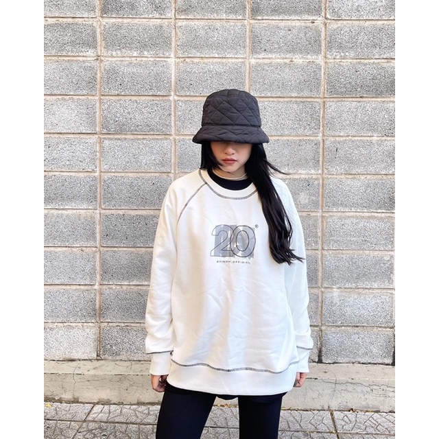 LINE SWEATER