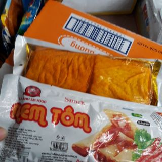 Combo 10 gói snack nem tôm 20k.