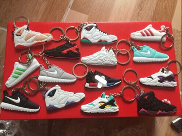 Móc khoá giày sneaker