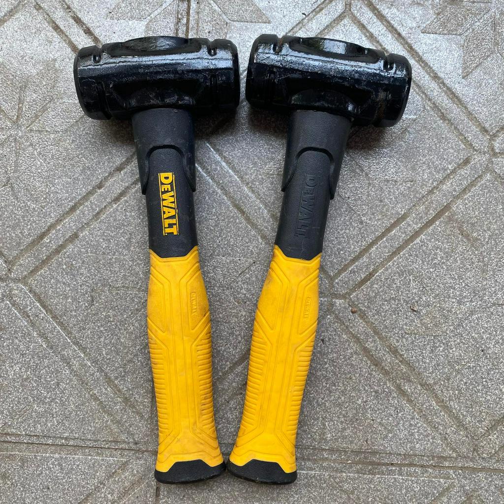 BÚA TẠ DEWALT CẦM TAY 1700 gram