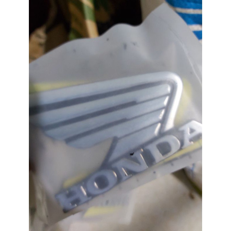 cặp cánh chim nổi hàng thường