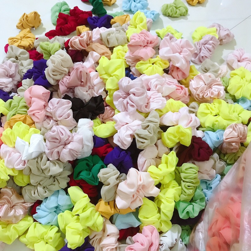 Dây buộc tóc scrunchies màu kem dễ thương