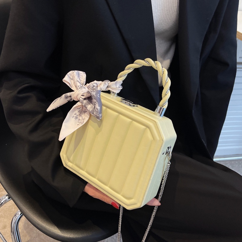 Túi xách messenger IELGY có khóa phối dây xích và khăn lụa đơn giản cho nữ