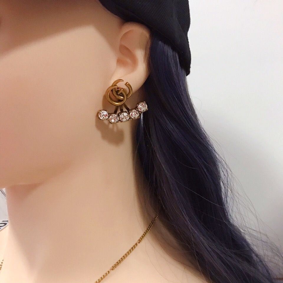 Bông tai nữ thương hiệu GC ôm sát tai đính đá và ngọc trai nhân tạo TOBI STORE TB367