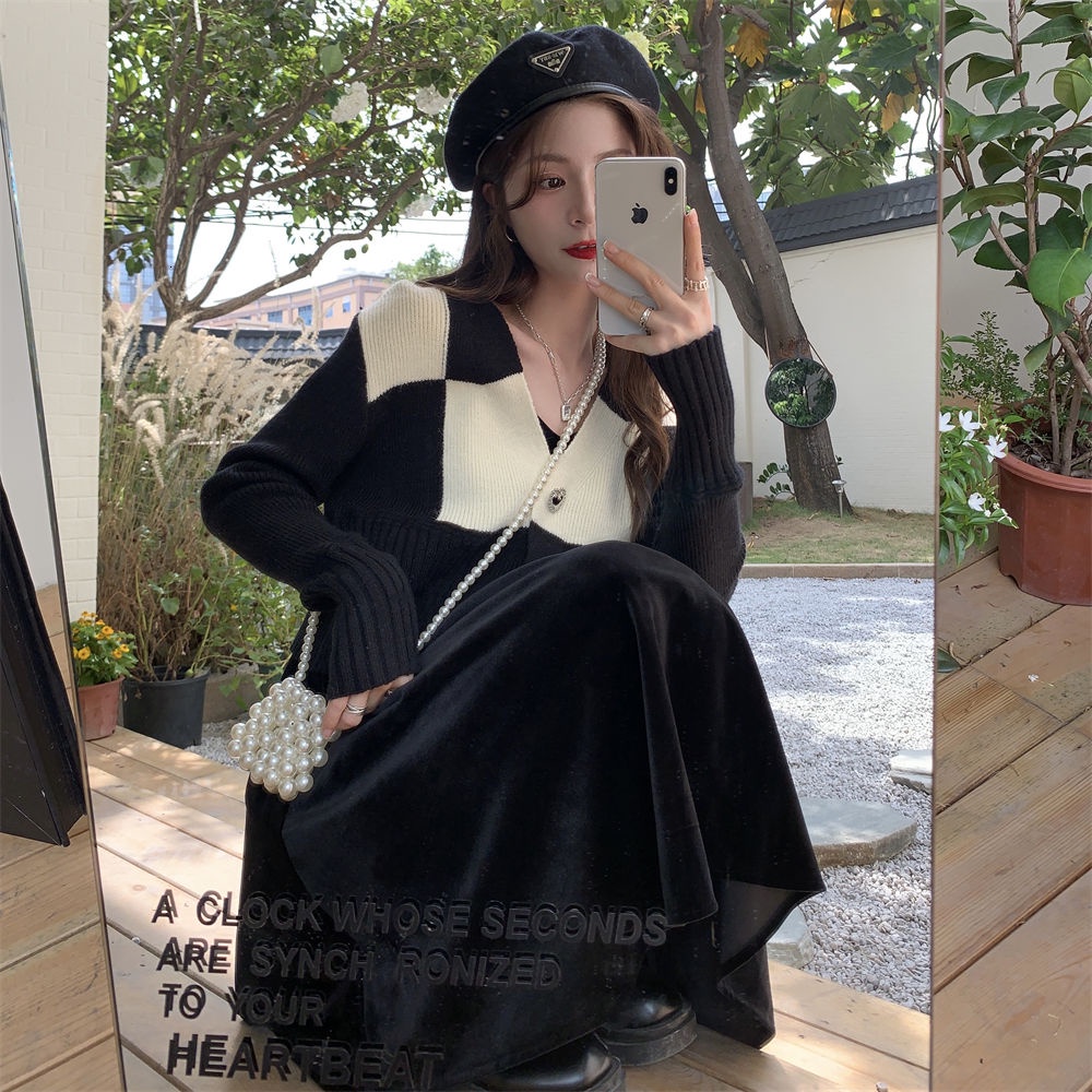 Áo khoác len tay dài cổ chữ V màu sắc tương phản phong cách Hàn Quốc cho nữ