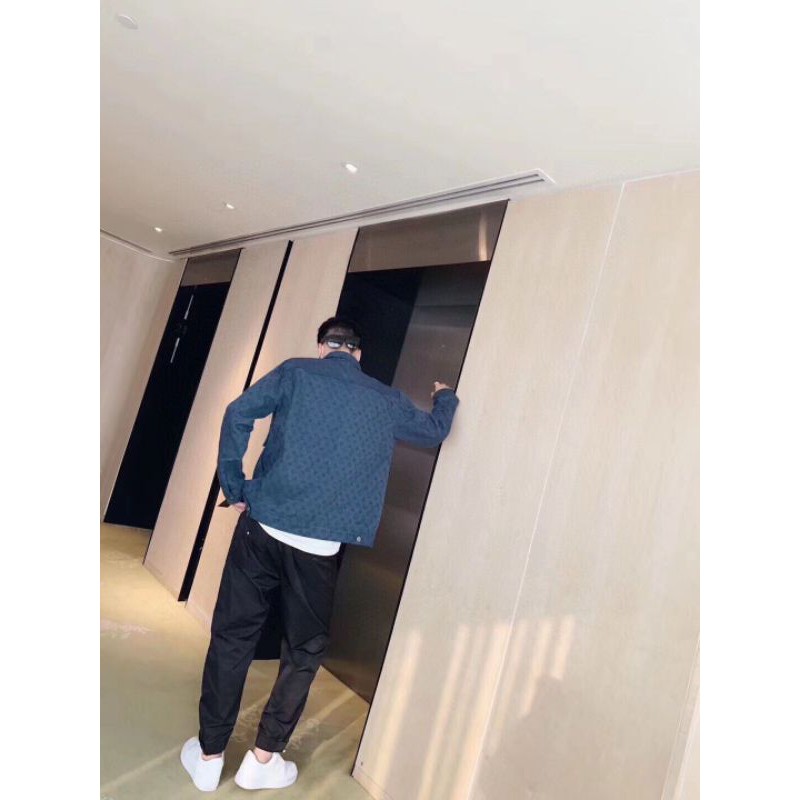 Áo khoác jeans thời trang LV logo siêu hot unisex
