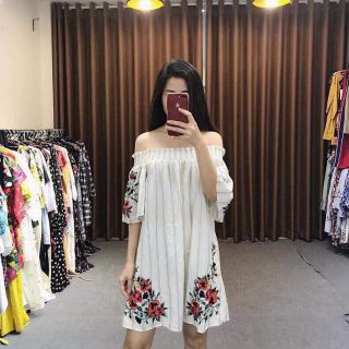 Váy hoa trễ vai