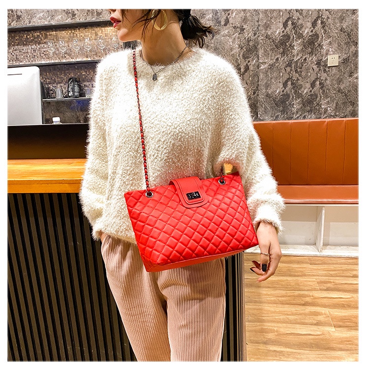 Túi Xách Đeo Vai Cỡ Lớn Phối Dây Xích Phong Cách Thời Trang Phương Tây