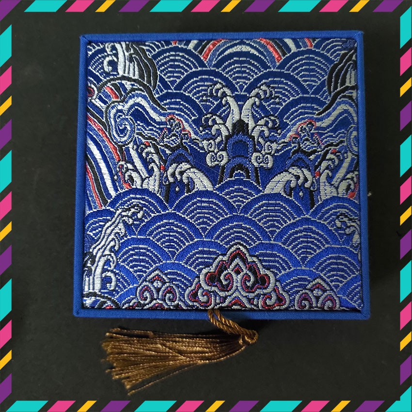 Hộp Gấm Xanh 10x10x3,5cm đựng nữ trang, vòng tay, trang sức phong thủy | BigBuy360 - bigbuy360.vn