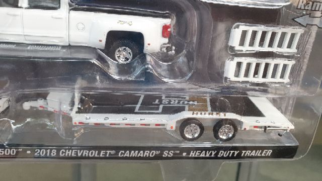 Set 3 Xe Mô Hình 2018 Chevrolet Silverado 3500 - Camaro SS - Heavy Duty Trailer &lt;br&gt;&lt;br&gt;- Tỉ lệ : 1:64 ACME ( Trắng )