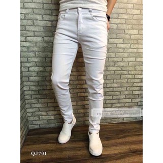 Quần jean nam dài căn bản dễ phối đồ màu trắng