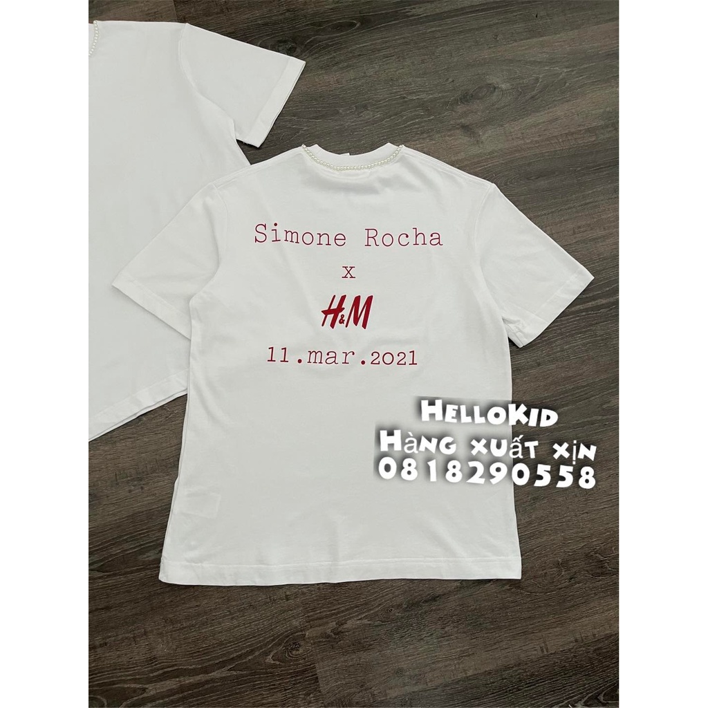 A357 - Áo trắng cổ ngọc chữ HM nữ