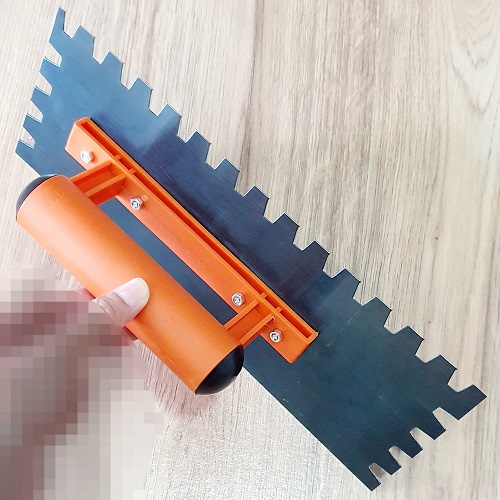 Bay Thép Chữ Nhật 30x11cm Rãnh 3 Cạnh Tạo Răng Cưa Lớn 1x1cm Cán Nhựa Bắt Vít Thi Công Xây Dựng Chuyên Dụng