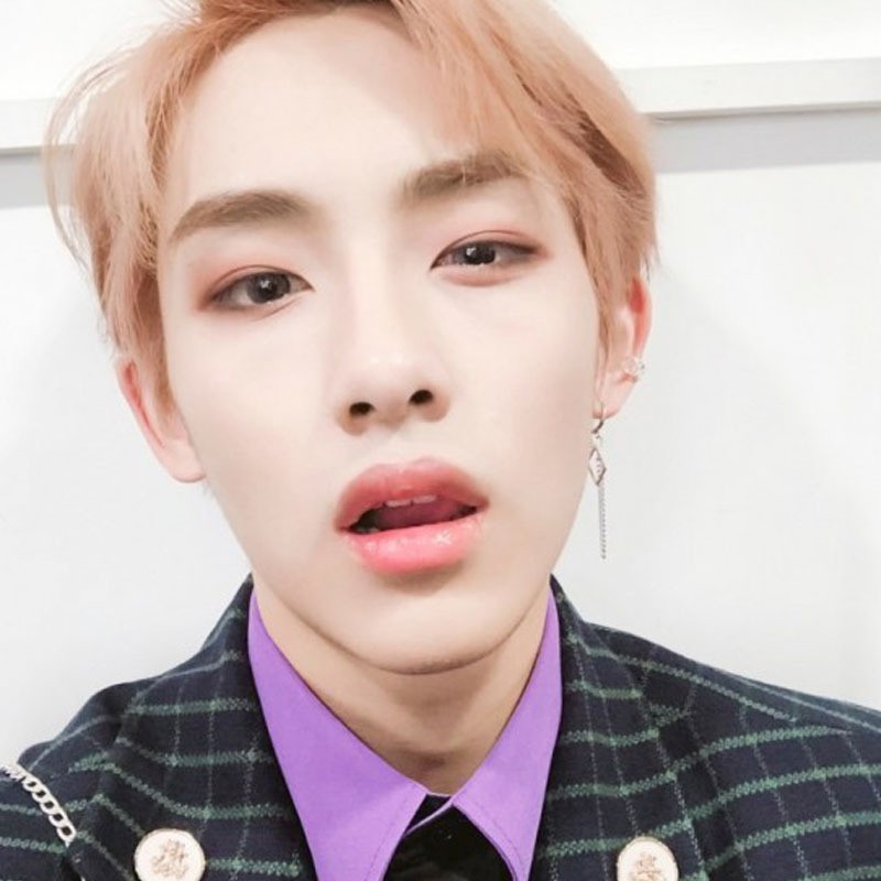 Khuyên Winwin (NCT) Đổng Tư Thành 1 chiếc - SẴN HÀNG