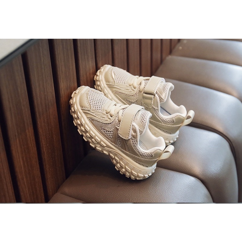 Giày thể thao mã 8868