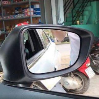 Miếng dán chống đọng nước gương chiếu hậu.