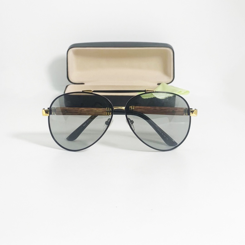 Kính mát nam cao cấp Jun Secret gọng gỗ,tròng kính đổi màu nhẹ khi ra nắng,có chống tia UV bảo vệ an toàn cho mắt JS8562