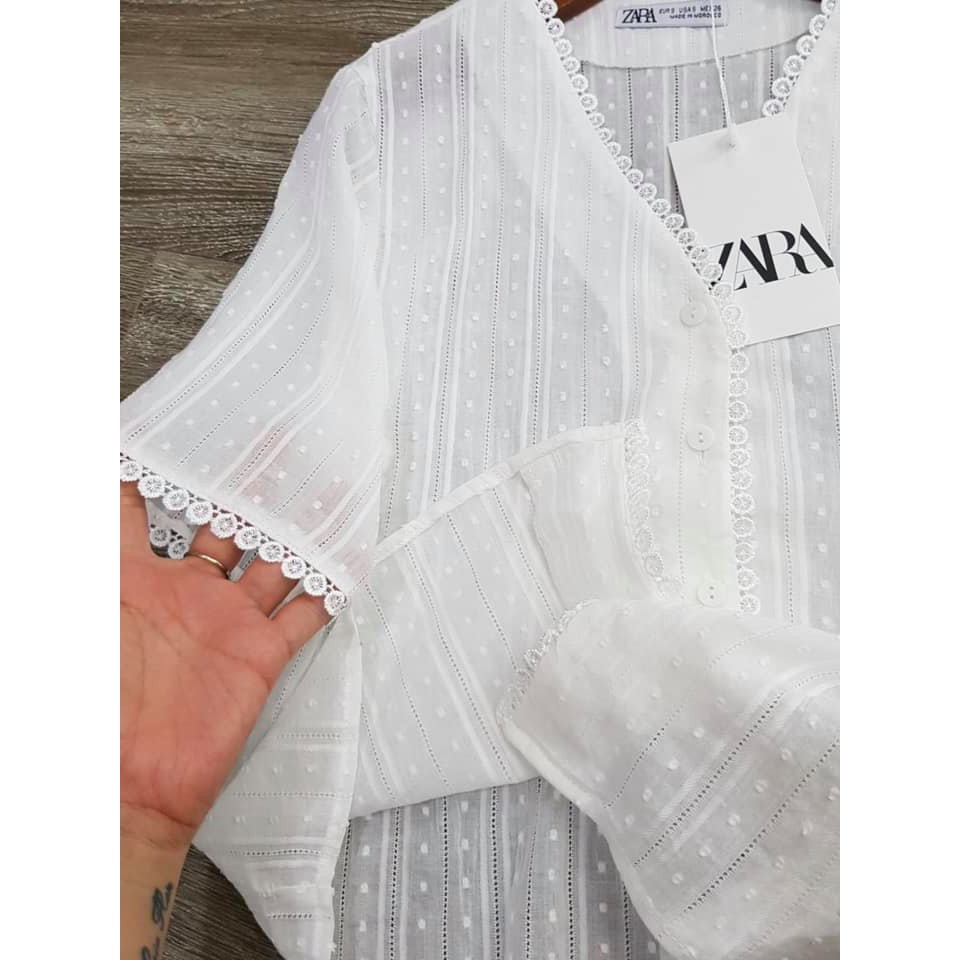 Áo trắng phong cách vintage dễ phối đồ - chất thô mát mẻ