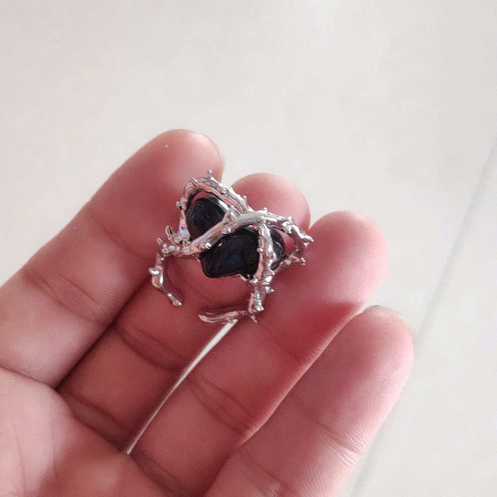 Nhẫn Hở Kim Loại Hình Trái Tim In Chữ Imprisoned Heart Thorns Thời Trang Cho Cặp Đôi