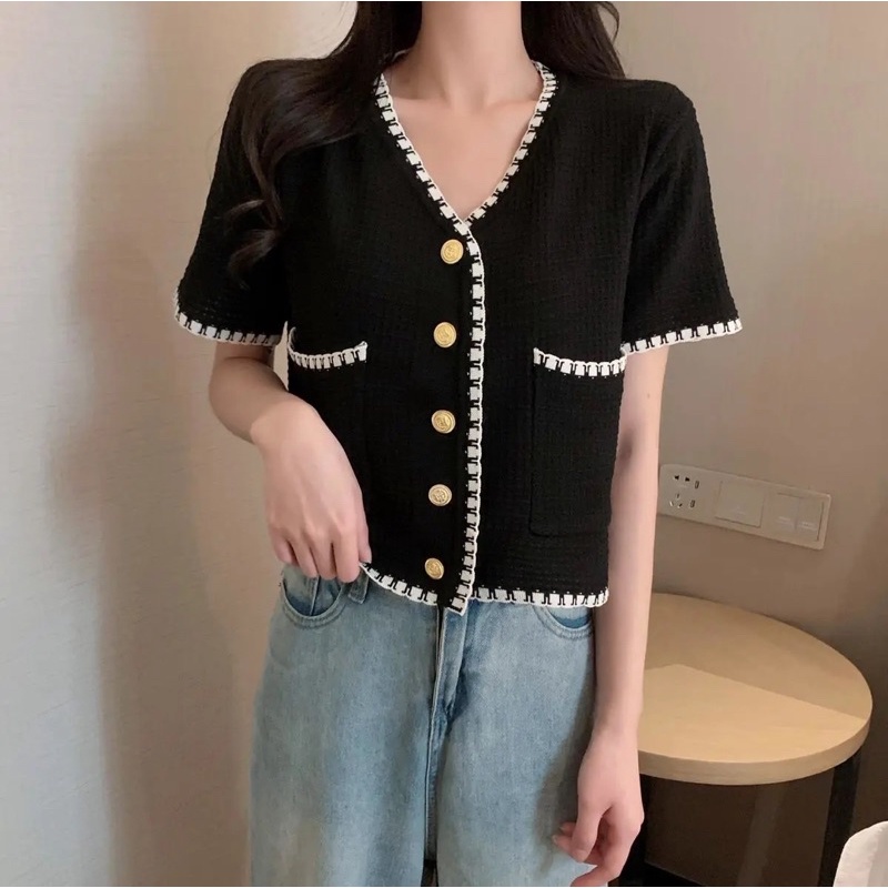 Áo Nữ Màu Đen Trắng Tay Ngắn Cổ V Cài Cúc Có Túi Chất Len Mongtoghi Mặc Mùa Hè Phong Cách Tiểu Thư Hàn Quốc Loại 1